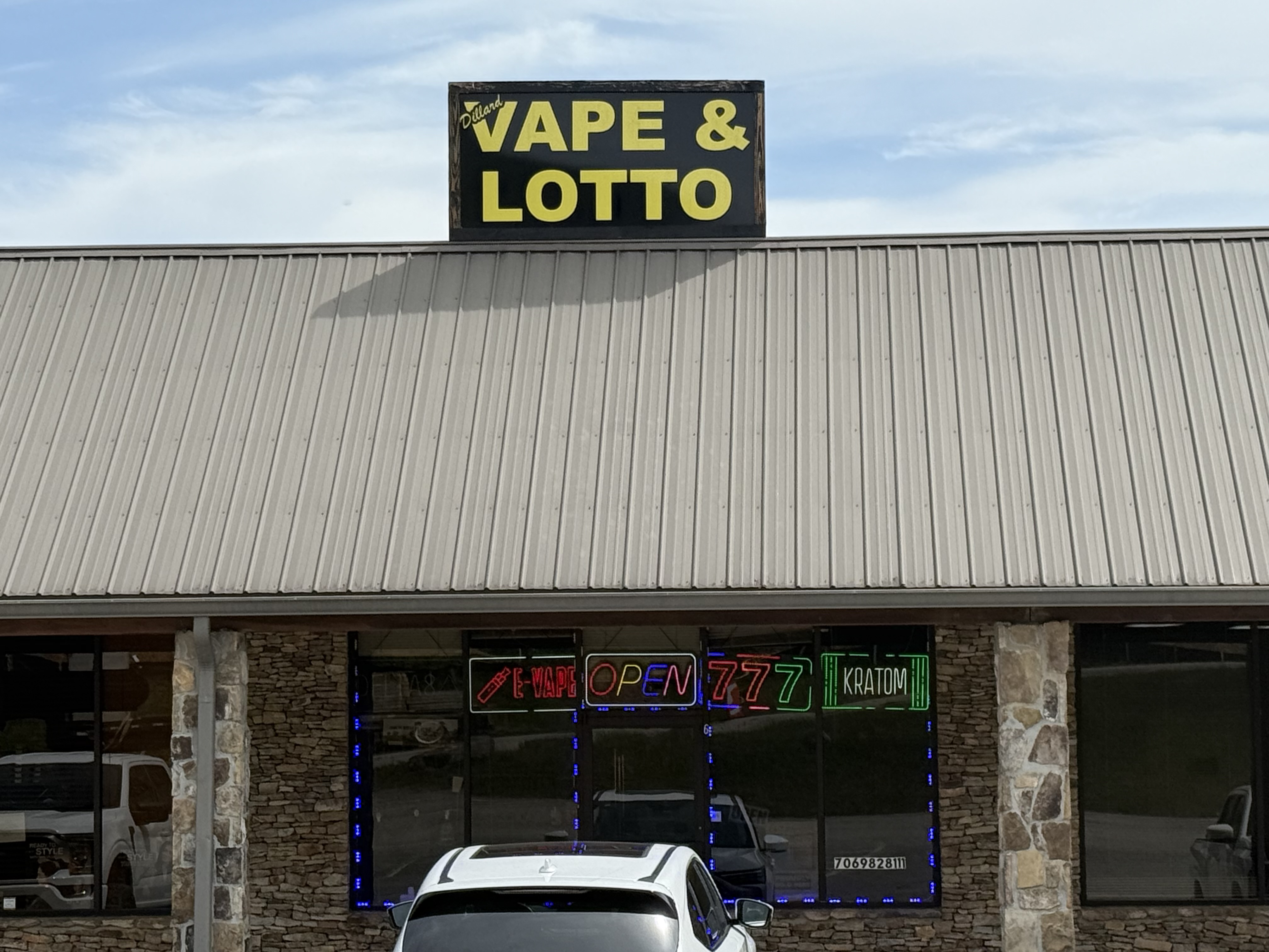 Dillard Vape and Lotto product shelves